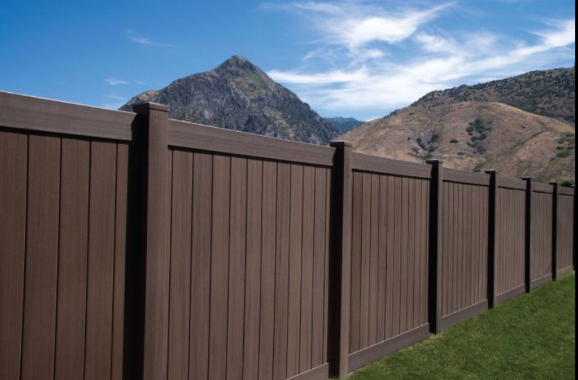 Vinyl Fence Installation in Woodland Hills