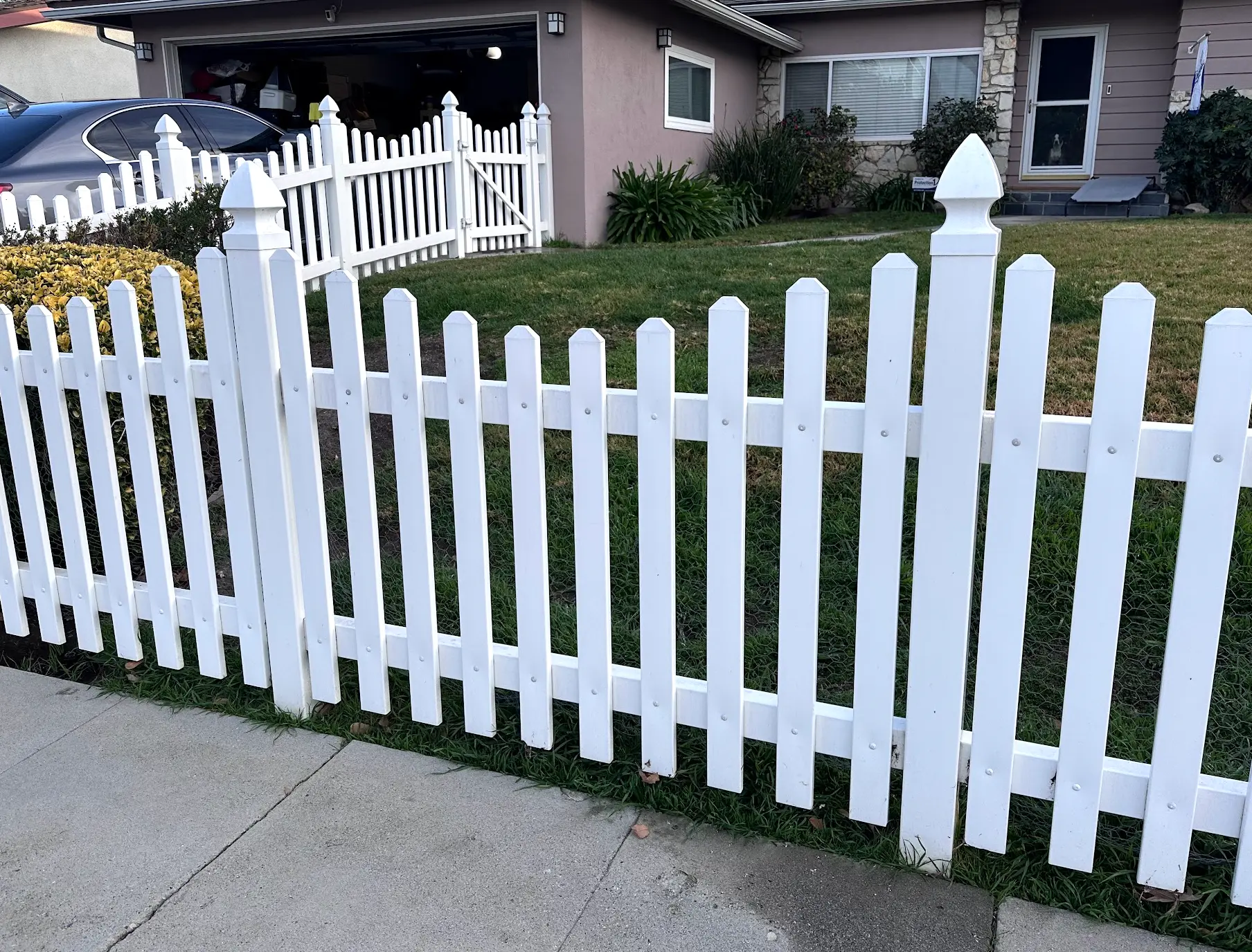White vinyl picket fence in a Los Angeles front yard