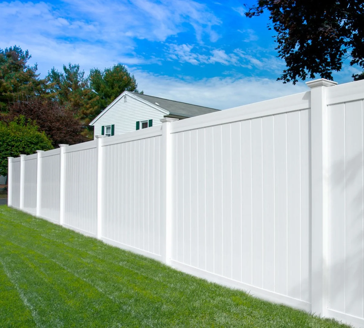 Vinyl fence installation - low maintenance white vinyl fencing
